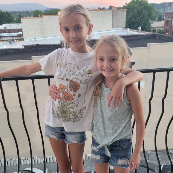 Meet your Posher, Tara - Picture 5 of 5